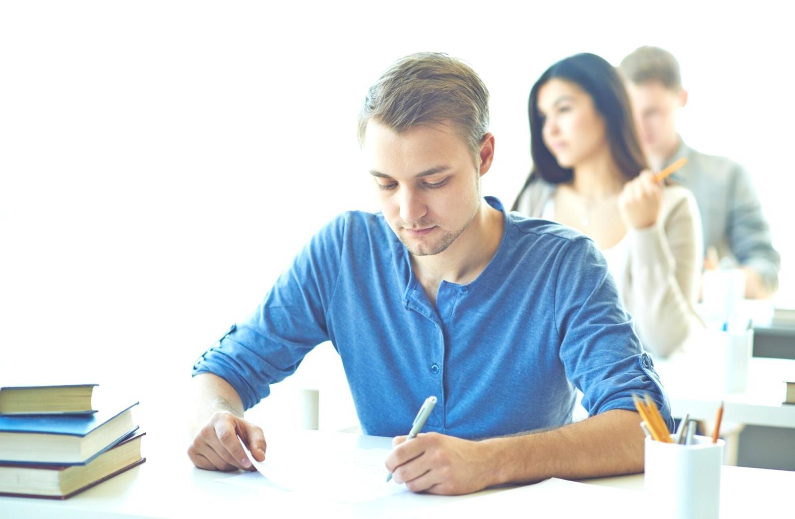 Professionelle Finanzberatung im modernen Büro
